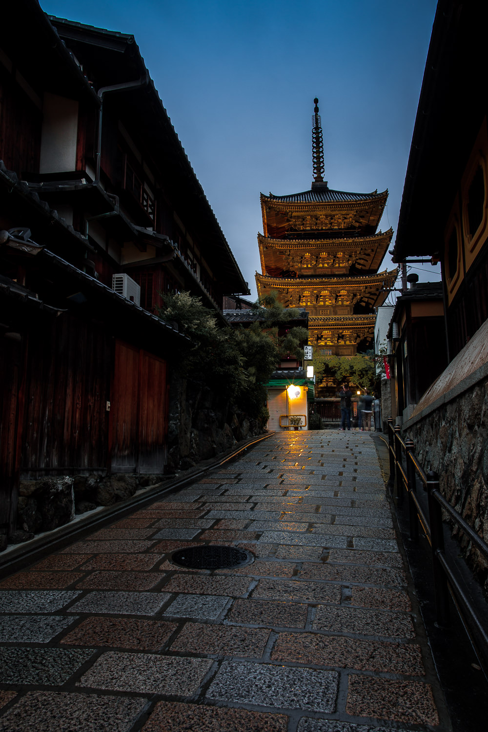 Photo assignment: Kyoto alleyways at night - David Calhoun's blog