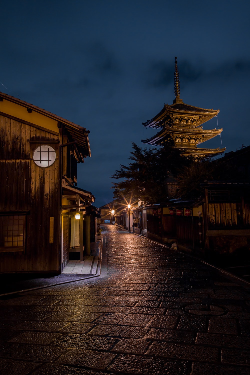 Kyoto alleyways at night